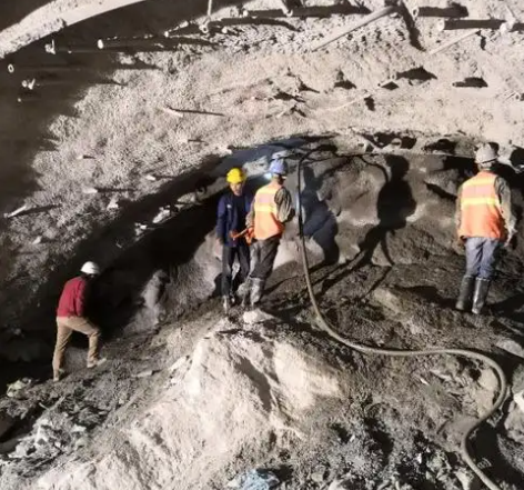 管城回族隧道拱顶带模注浆料，微膨胀注浆料的特点及施工工艺